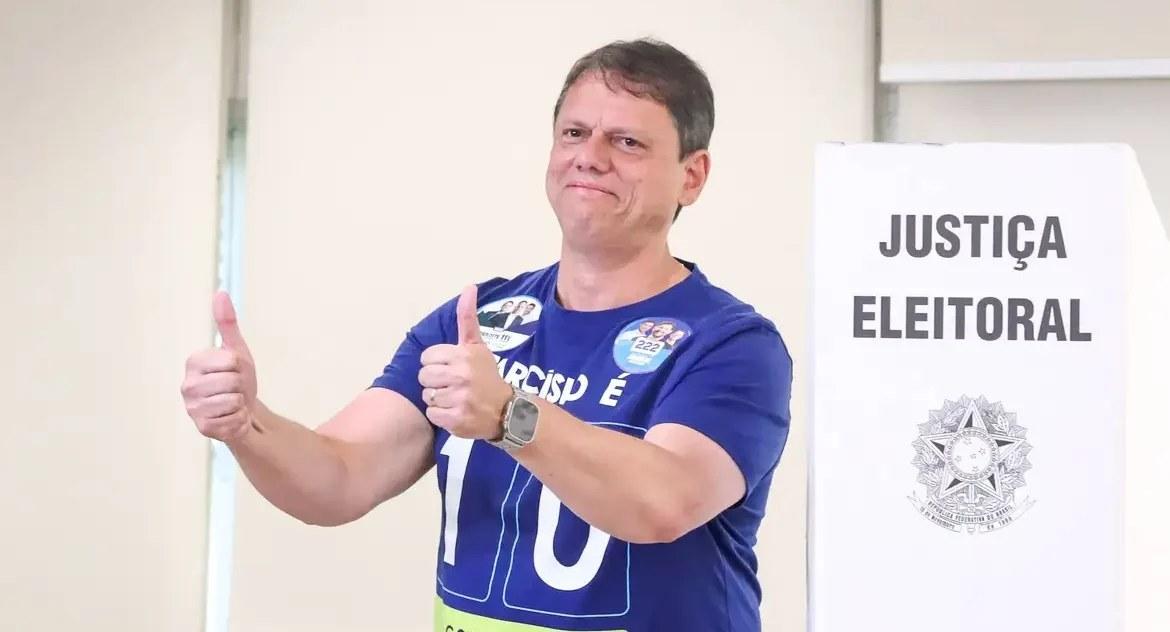 Tarcísio de Freitas é reeleito governador de São Paulo no 1º turno