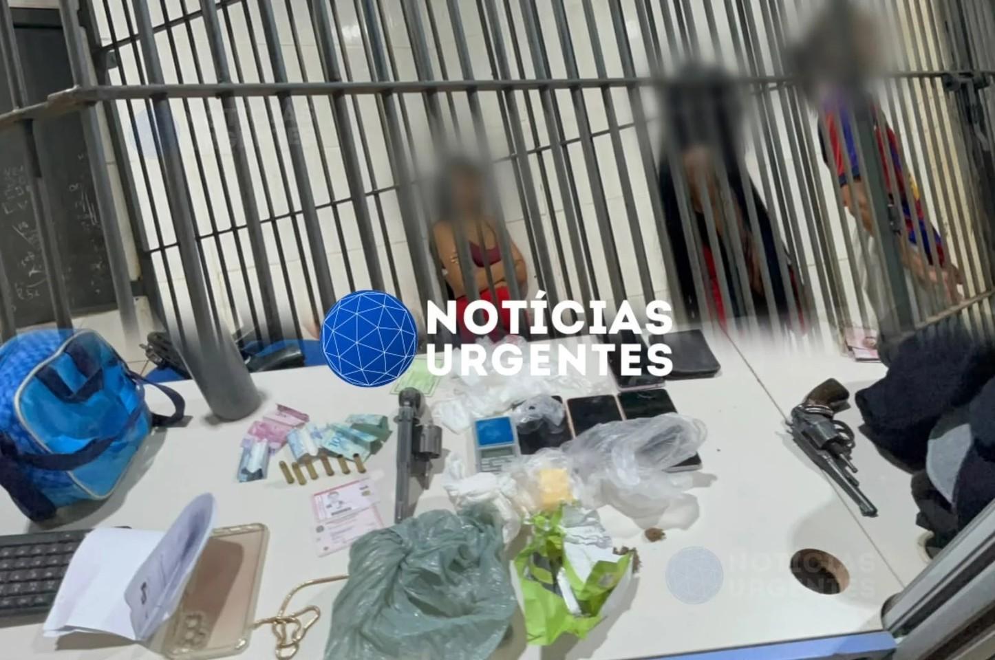 Três mulheres acabam presas por receptação e porte de arma